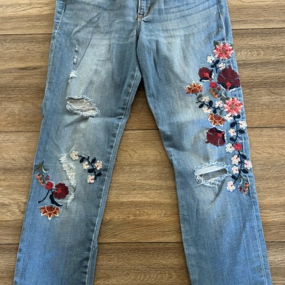 Abercrombie & Fitch Harper Low Rise Ankle Embroidered Distressed Jeans Sz 28/6 - Picture 3 of 16